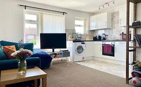 Cosy Flat - Access To City Centre/Airport/Stadiums